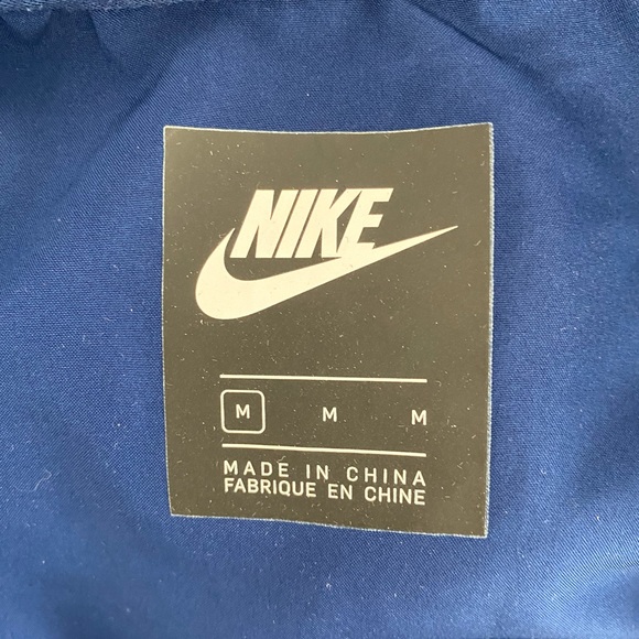 Nike hooded windbreaker youth Medium - Picture 3 of 3